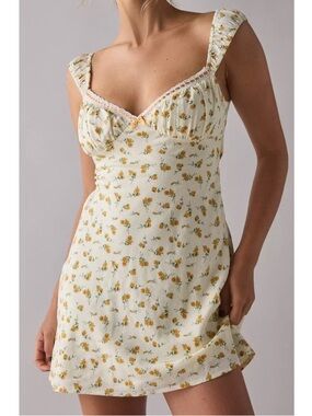 women's lace shift dress Lindsay Sleeveless Shift Dress in Lace | Color - Evergreen / XS main image 0